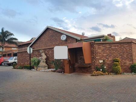 3 Bedroom Townhouse in Magalieskruin