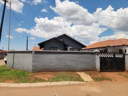 2 Bedroom House in Protea Glen