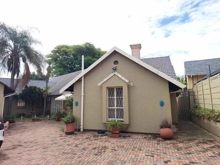 5 Bedroom House in Bramley