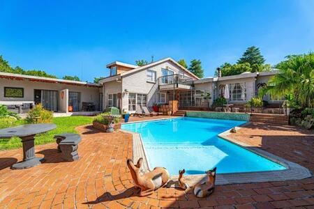 5 Bedroom House in Woodmead