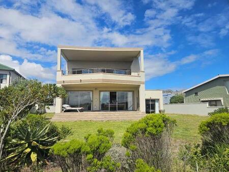 3 Bedroom House in Pringle Bay