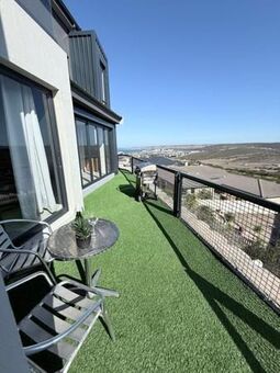 2 Bedroom Flat in Hartenbos Heuwels