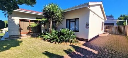 4 Bedroom House in Hartenbos