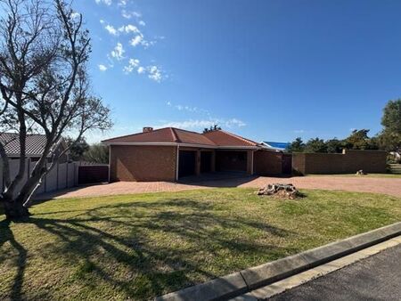 3 Bedroom House in Hartenbos Heuwels