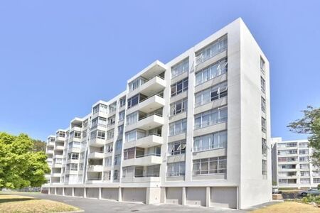 2 Bedroom Apartment in Wynberg Upper