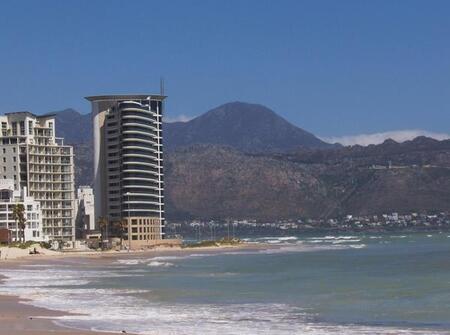 3 Bedroom Apartment in Strand South