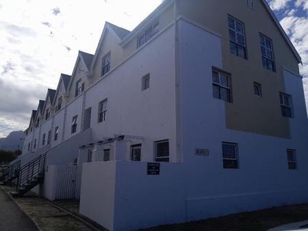 2 Bedroom Townhouse in Rondebosch East
