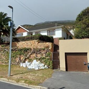 3 Bedroom House in Fish Hoek