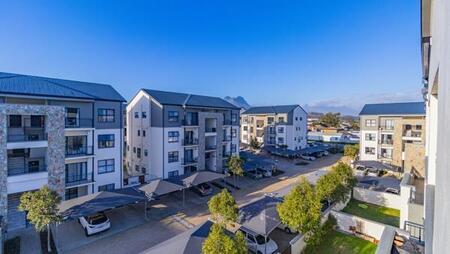 2 Bedroom Penthouse in Somerset West Central