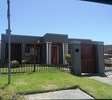 3 Bedroom House in Highbury