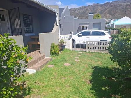 3 Bedroom House in Gordons Bay Central