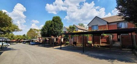 2 Bedroom duplex townhouse - sectional to rent in North Riding, Randburg