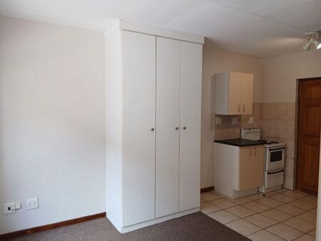 1 Bedroom bachelor apartment to rent in Auckland Park, Johannesburg