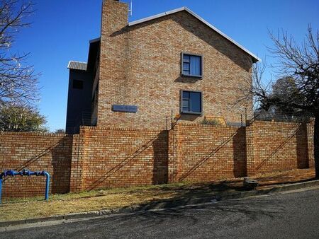 3 Bedroom townhouse - sectional rented in Alberton North