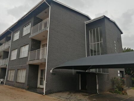 2 Bedroom apartment to rent in Florida Lake, Roodepoort