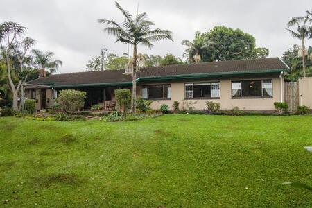 4 Bedroom House in Farningham Ridge