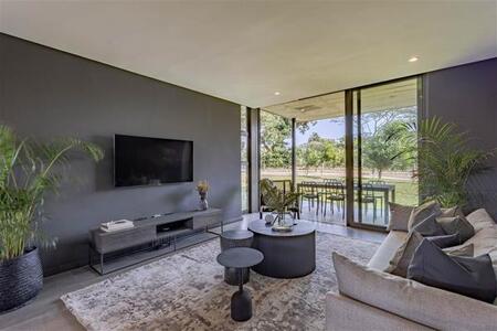 3 Bedroom Duplex in Sheffield Beach