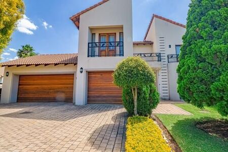 4 Bedroom House in Silver Lakes Golf Estate