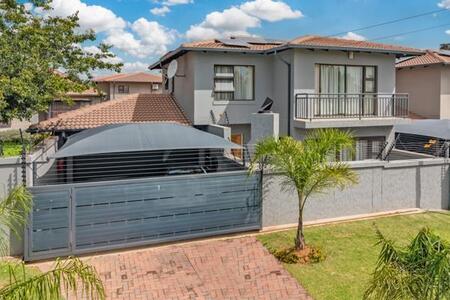 3 Bedroom Cluster in Krugersdorp North