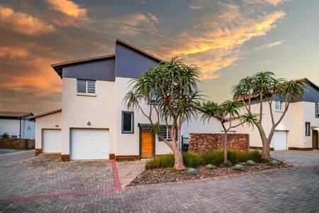 3 Bedroom House in Oukraal Estate