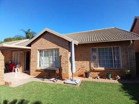 3 Bedroom Townhouse in Die Wilgers