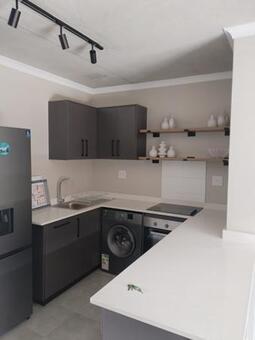 2 Bedroom Apartment in Sinoville