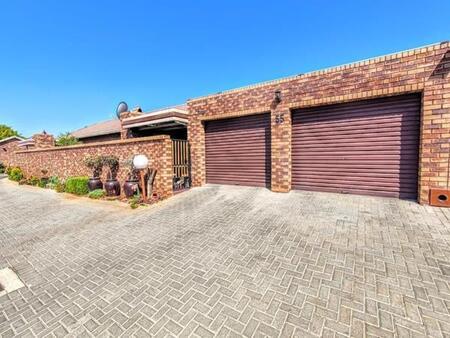 2 Bedroom Townhouse in Magalieskruin