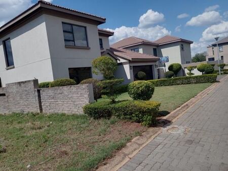 3 Bedroom Townhouse in Montana Park
