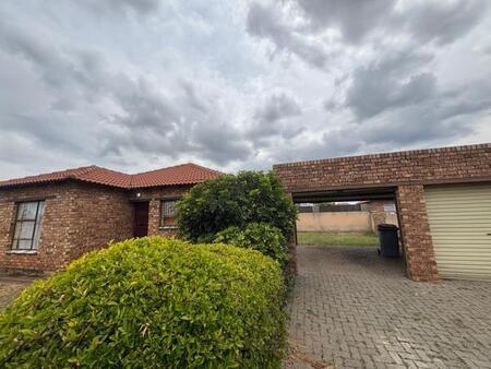 3 Bedroom House in Karenpark