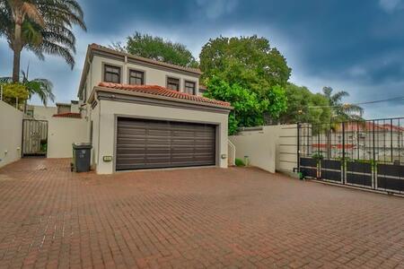 4 Bedroom House in Morningside