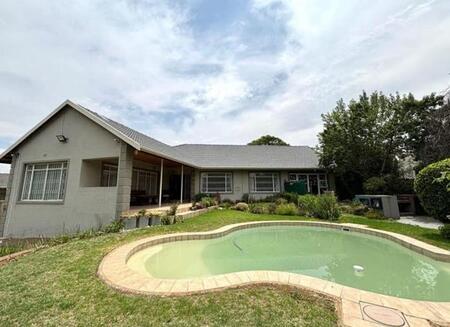 4 Bedroom House in Mondeor