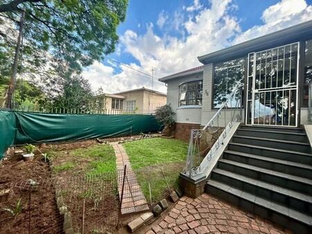 3 Bedroom House in Kensington
