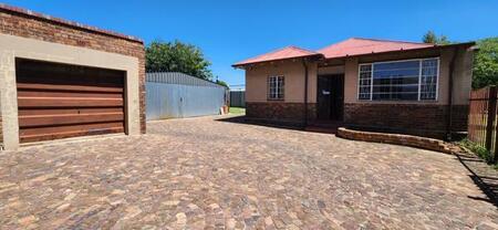 3 Bedroom House in Rowhill