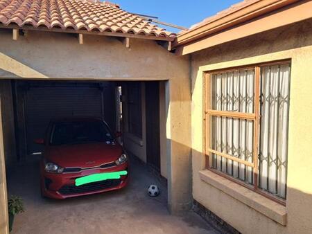 2 Bedroom House in Roodekop