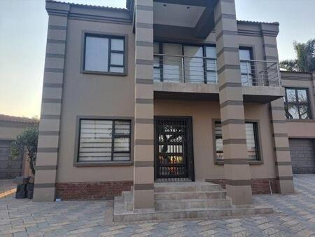 3 Bedroom Cluster in Verwoerdpark