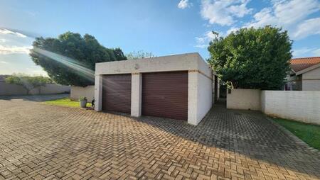 3 Bedroom Townhouse in Heuwelsig Estate