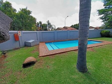 1 Bedroom Townhouse in Rooihuiskraal North