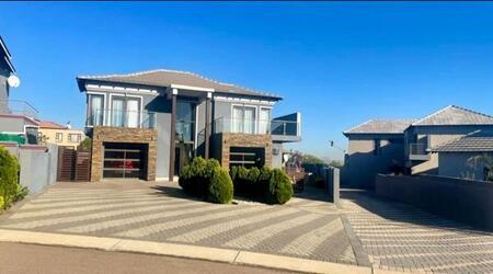 3 Bedroom Townhouse in Valleyview Estate