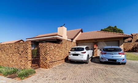 2 Bedroom Townhouse in Pierre van Ryneveld