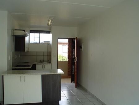 2 Bedroom Apartment in Rooihuiskraal North