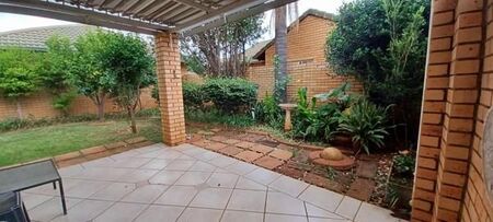 3 Bedroom Townhouse in Eldoraigne