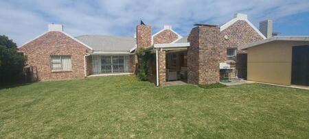 4 Bedroom House in Cape St Francis