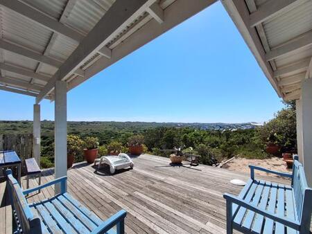 4 Bedroom House in Cape St Francis