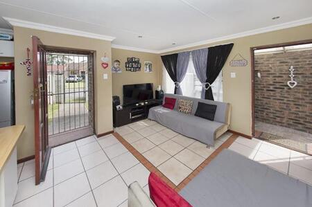 2 Bedroom Townhouse in Lorraine