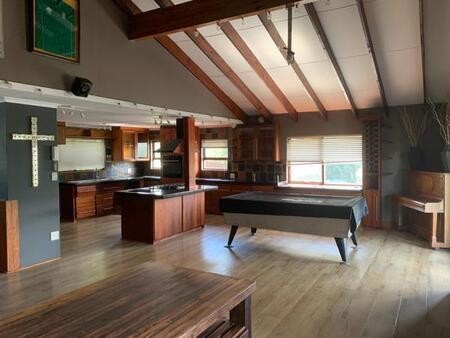 4 Bedroom House in Meedingsride