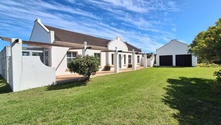 3 Bedroom House in Bettys Bay