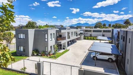 1 Bedroom Apartment in George South