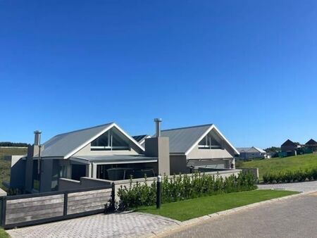 4 Bedroom House in Kingswood Golf Estate