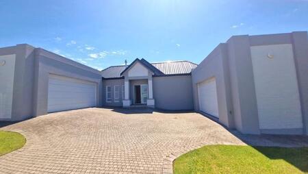 4 Bedroom House in Kingswood Golf Estate