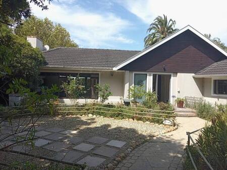 4 Bedroom House in Bergvliet